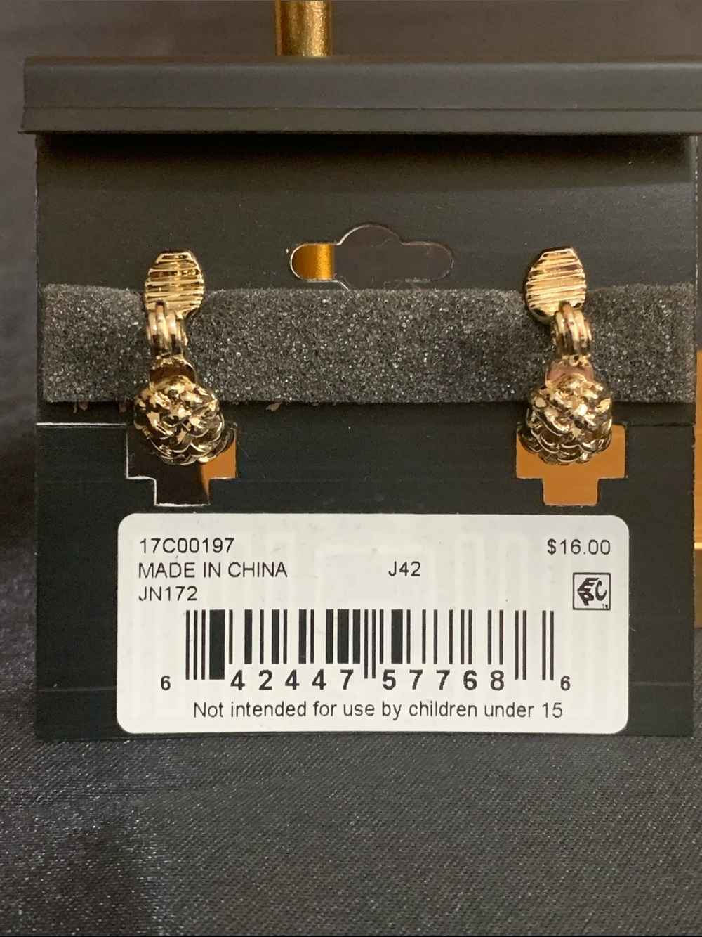NWT Napier gold tone cut out clip on earrings - Picture 3 of 3